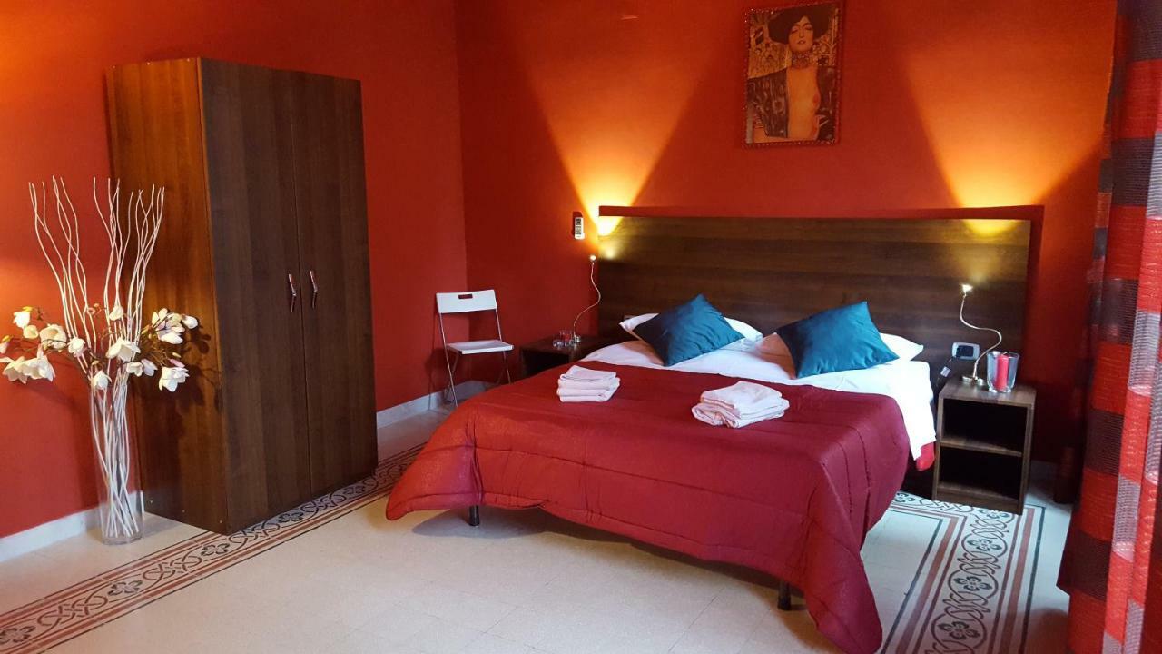 Holiday Naples Art Rooms Екстер'єр фото